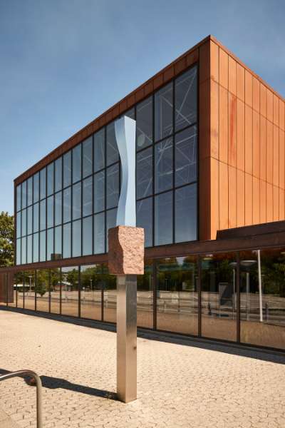 Smukke facadekassetter i cortenstål, Maribo Svømmehal, Ved Stadion 4, 4930 Maribo